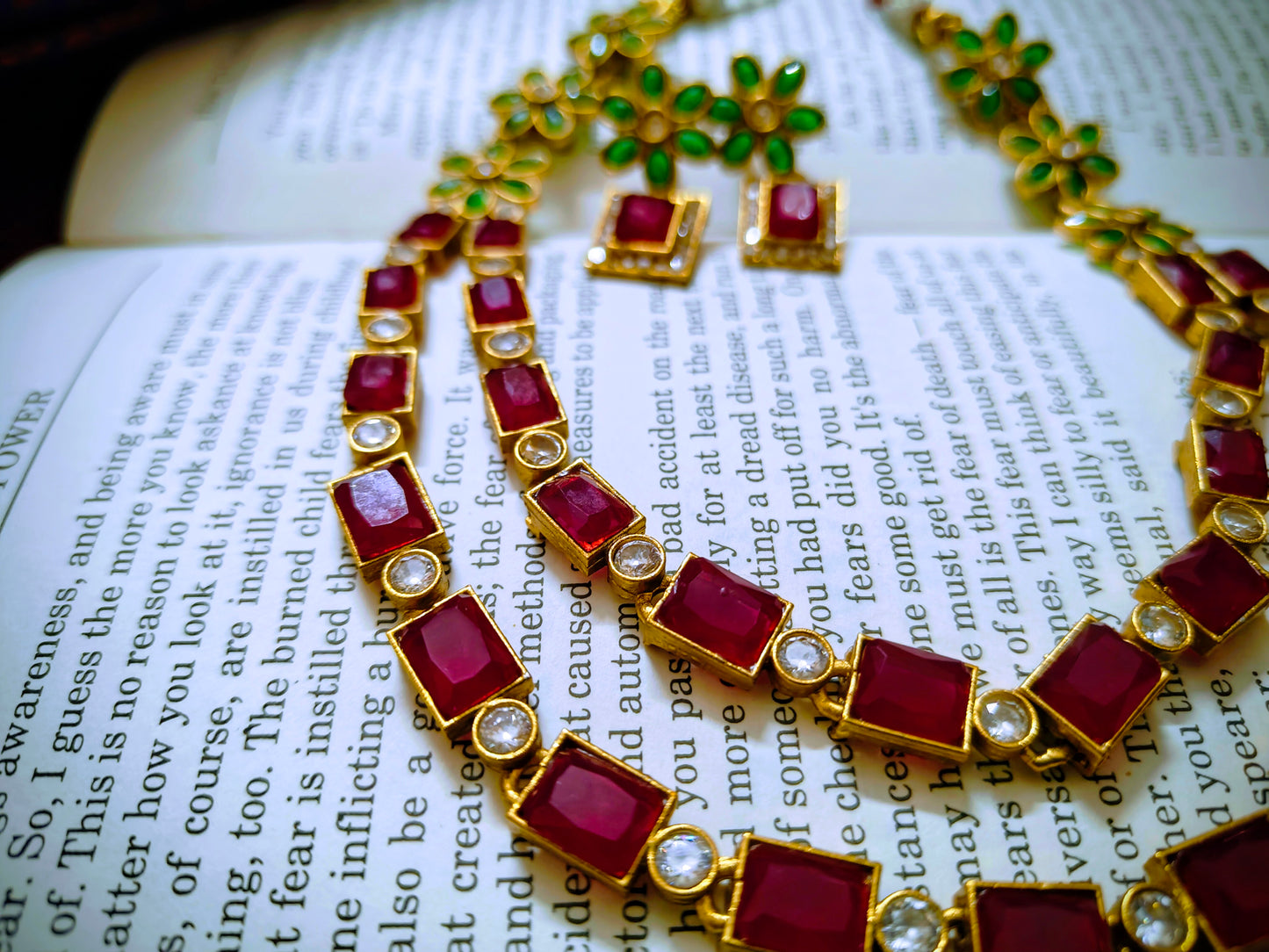 Beautiful and Classic Jewellery set