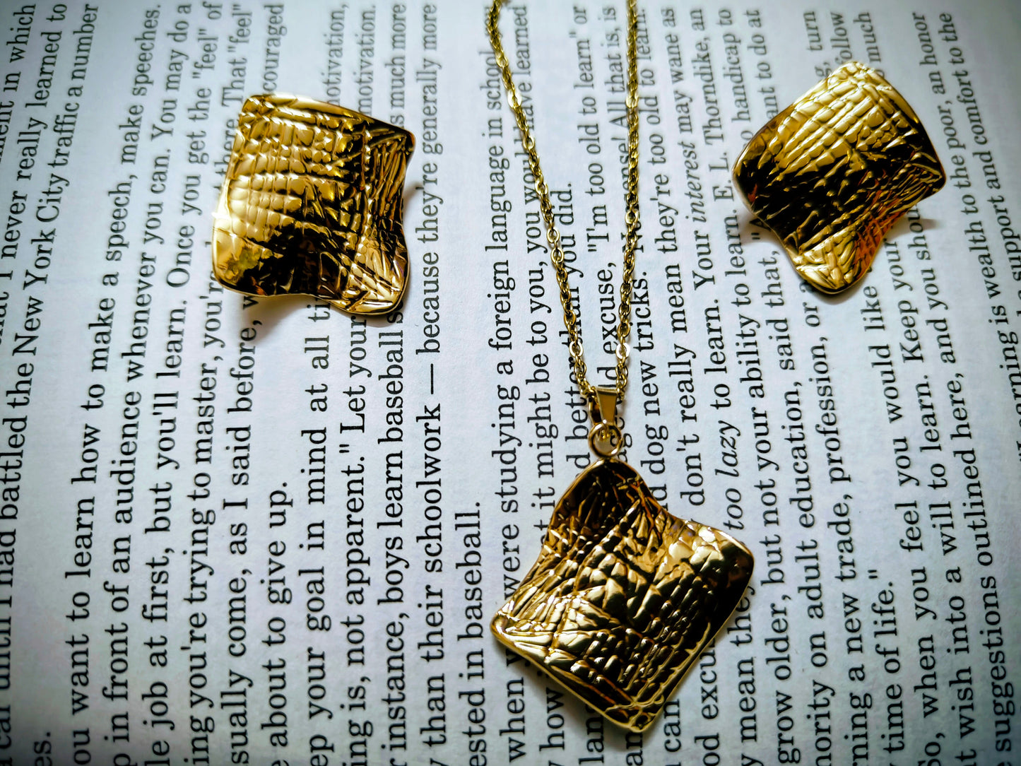 Beautiful and Classic Antitarnish stainless steel charms chain