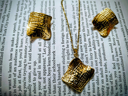 Beautiful and Classic Antitarnish stainless steel charms chain