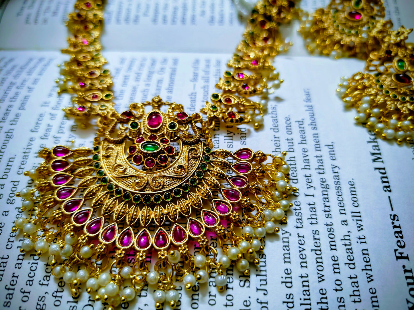 Beautiful and Classic Jewellery set