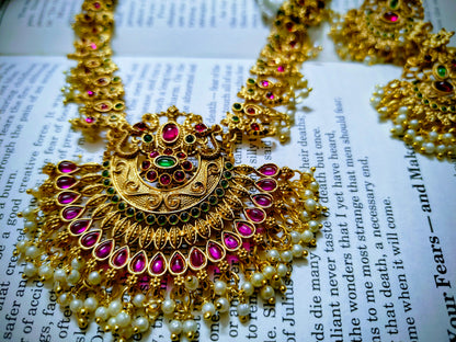 Beautiful and Classic Jewellery set