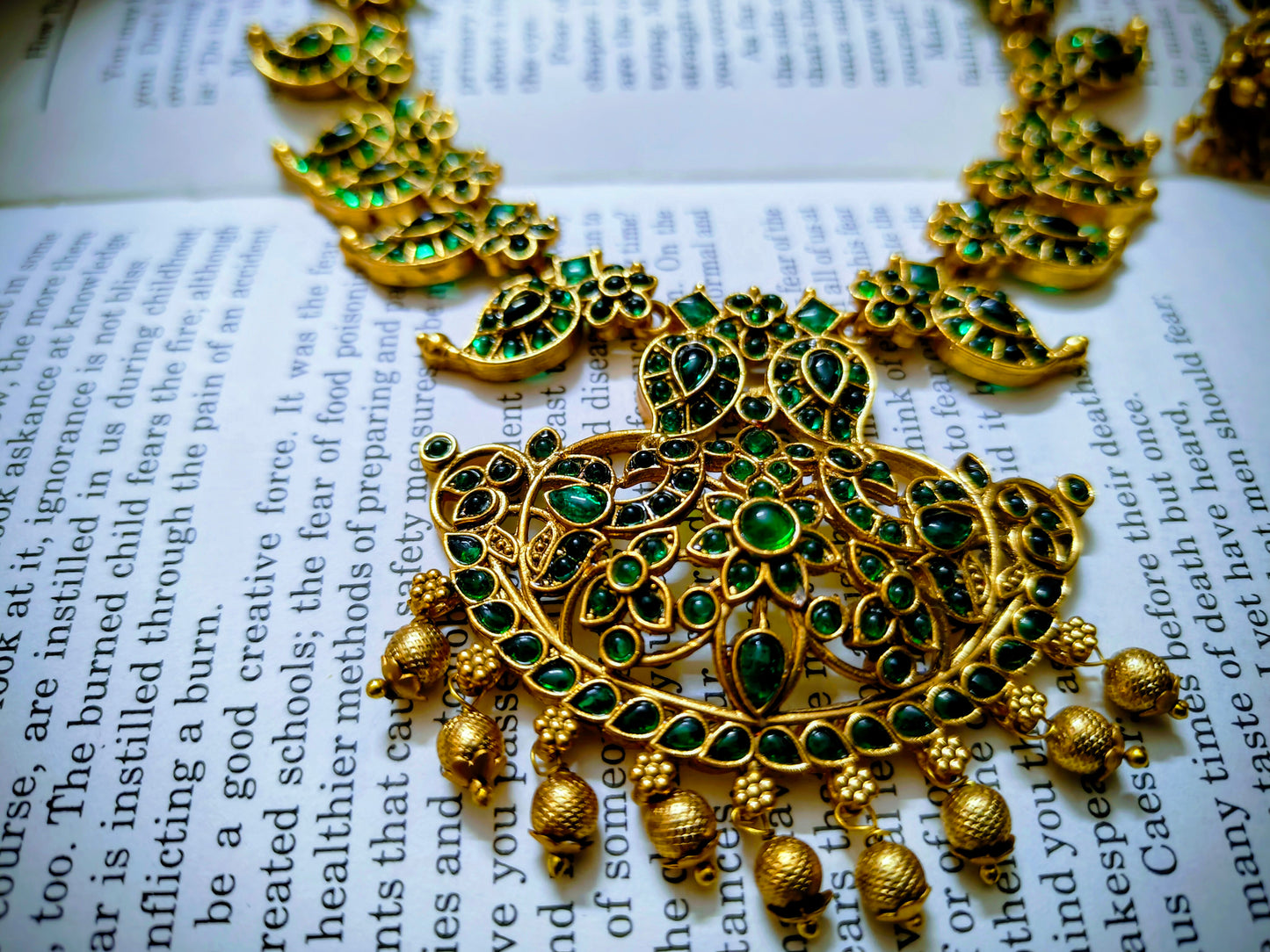 Beautiful and Classic Jewellery set