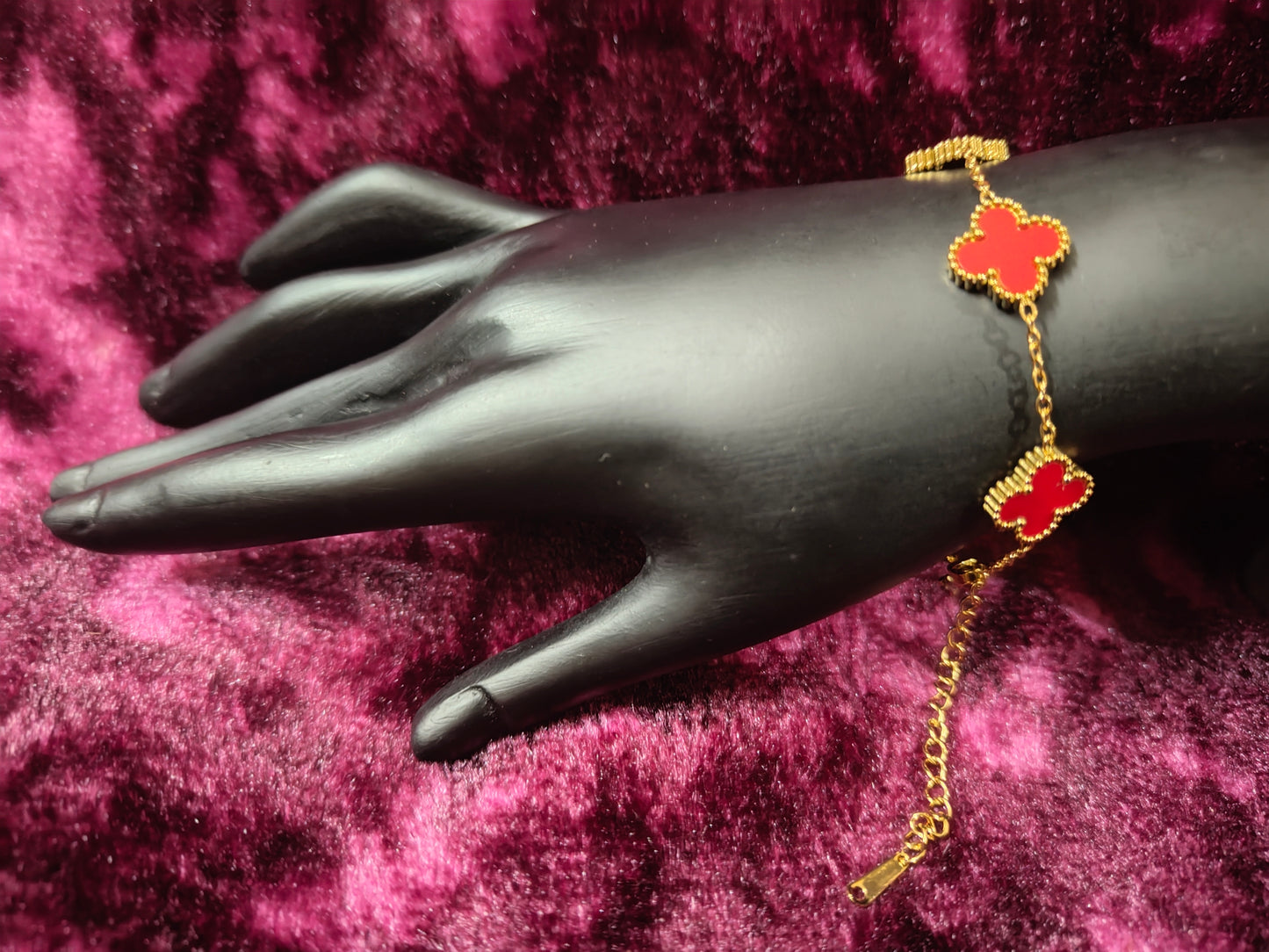 Beautiful and Classic Antitarnish stainless steel charms bracelet -Clover series