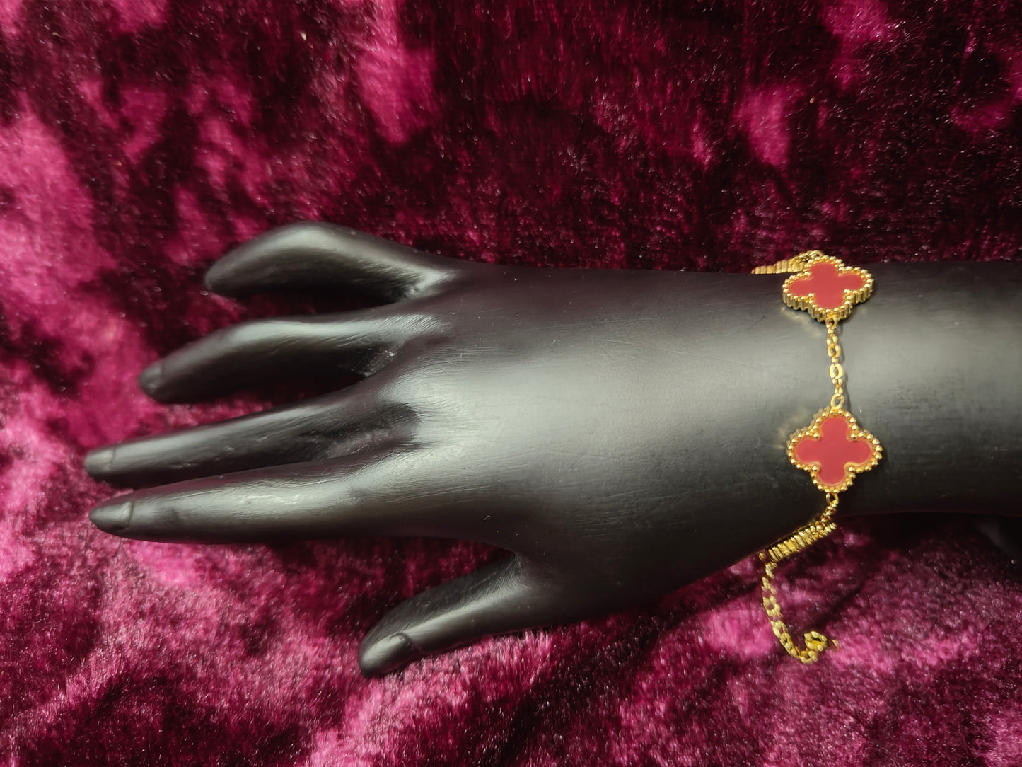 Beautiful and Classic Antitarnish stainless steel charms bracelet -Clover series